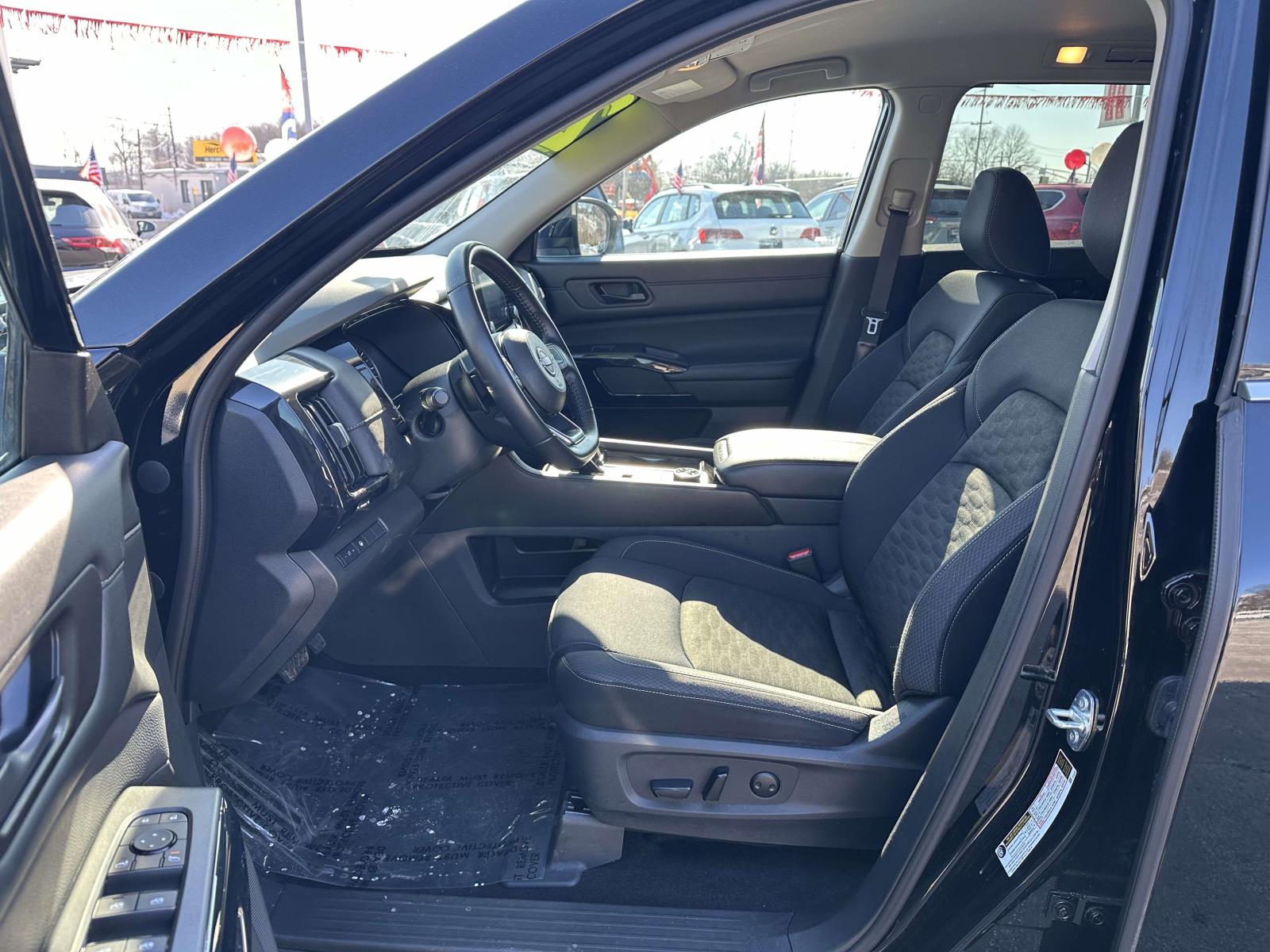 2024 Nissan Pathfinder SV - Photo 15