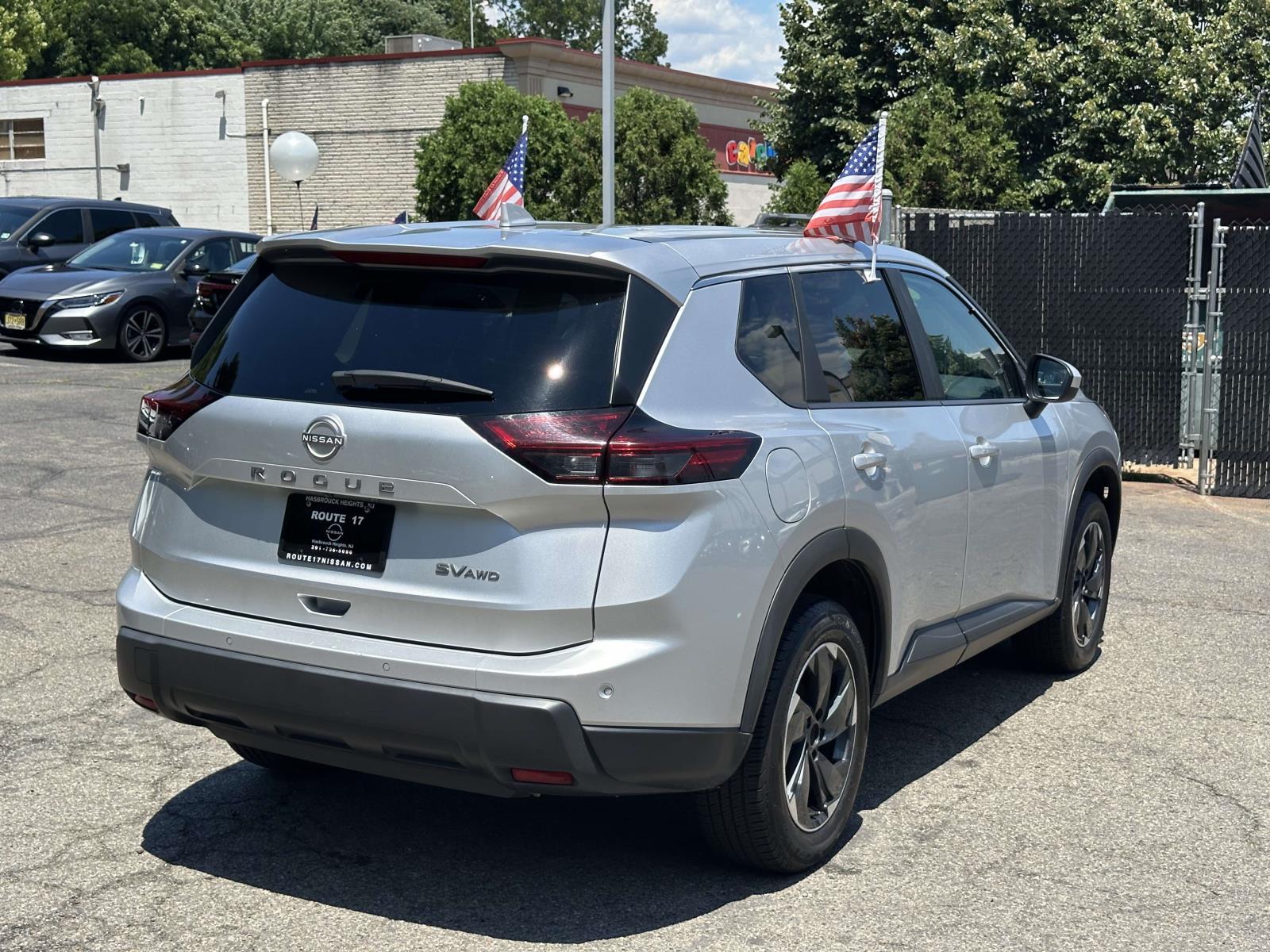 2024 Nissan Rogue SV - Photo 4