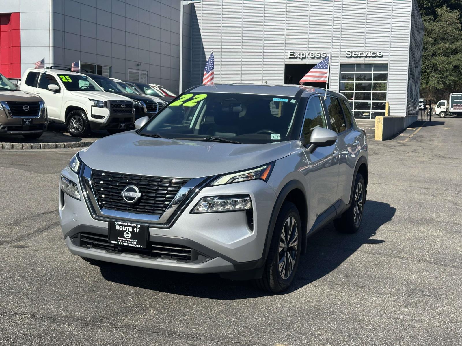 2022 Nissan Rogue SV photo 2