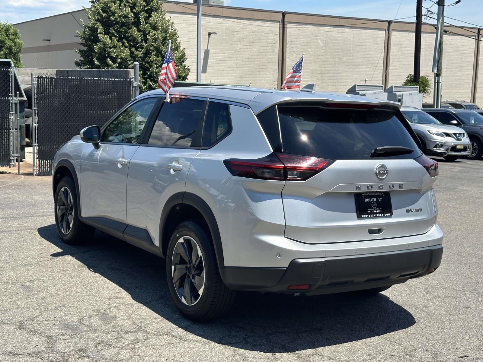 2024 Nissan Rogue SV - Photo 3