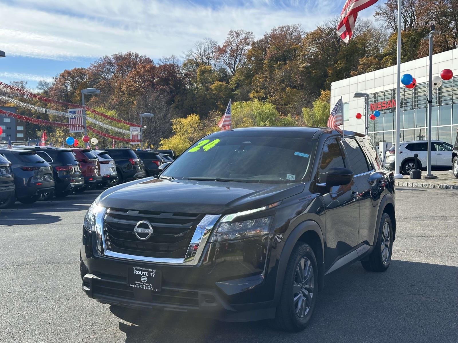 2024 Nissan Pathfinder S photo 2