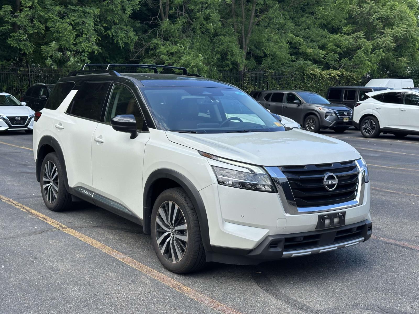 2024 Nissan Pathfinder Platinum 4WD's photo