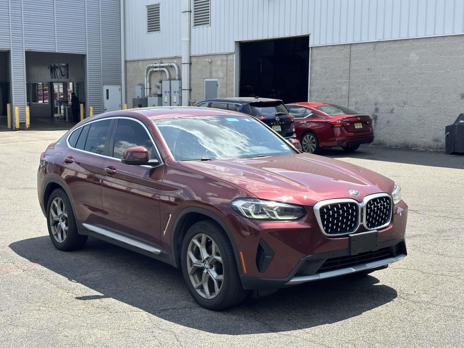 2022 BMW X4 xDrive30i's photo