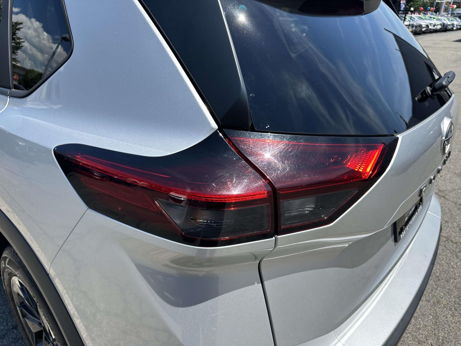 2024 Nissan Rogue SV - Photo 8