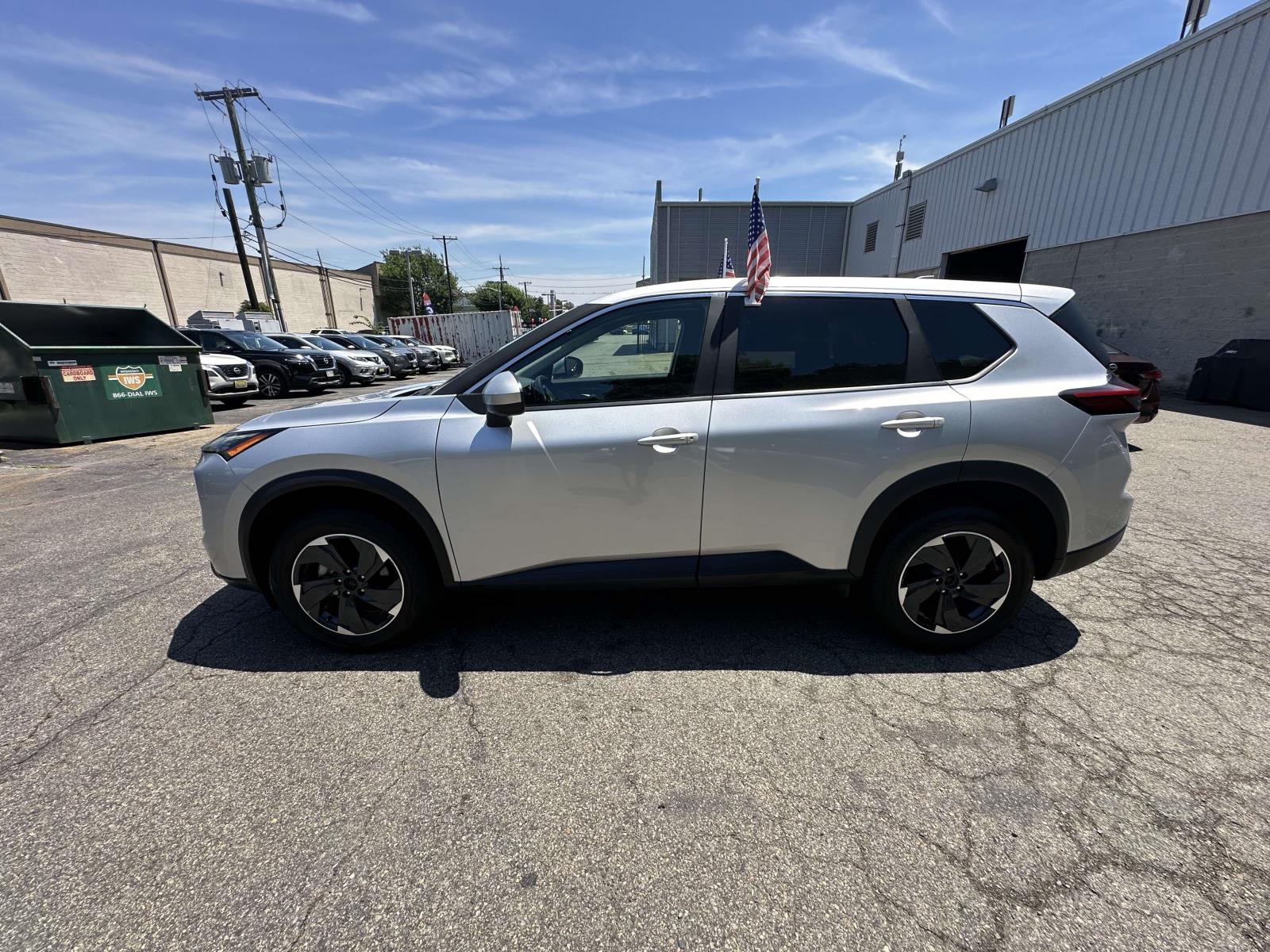 2024 Nissan Rogue SV - Photo 5