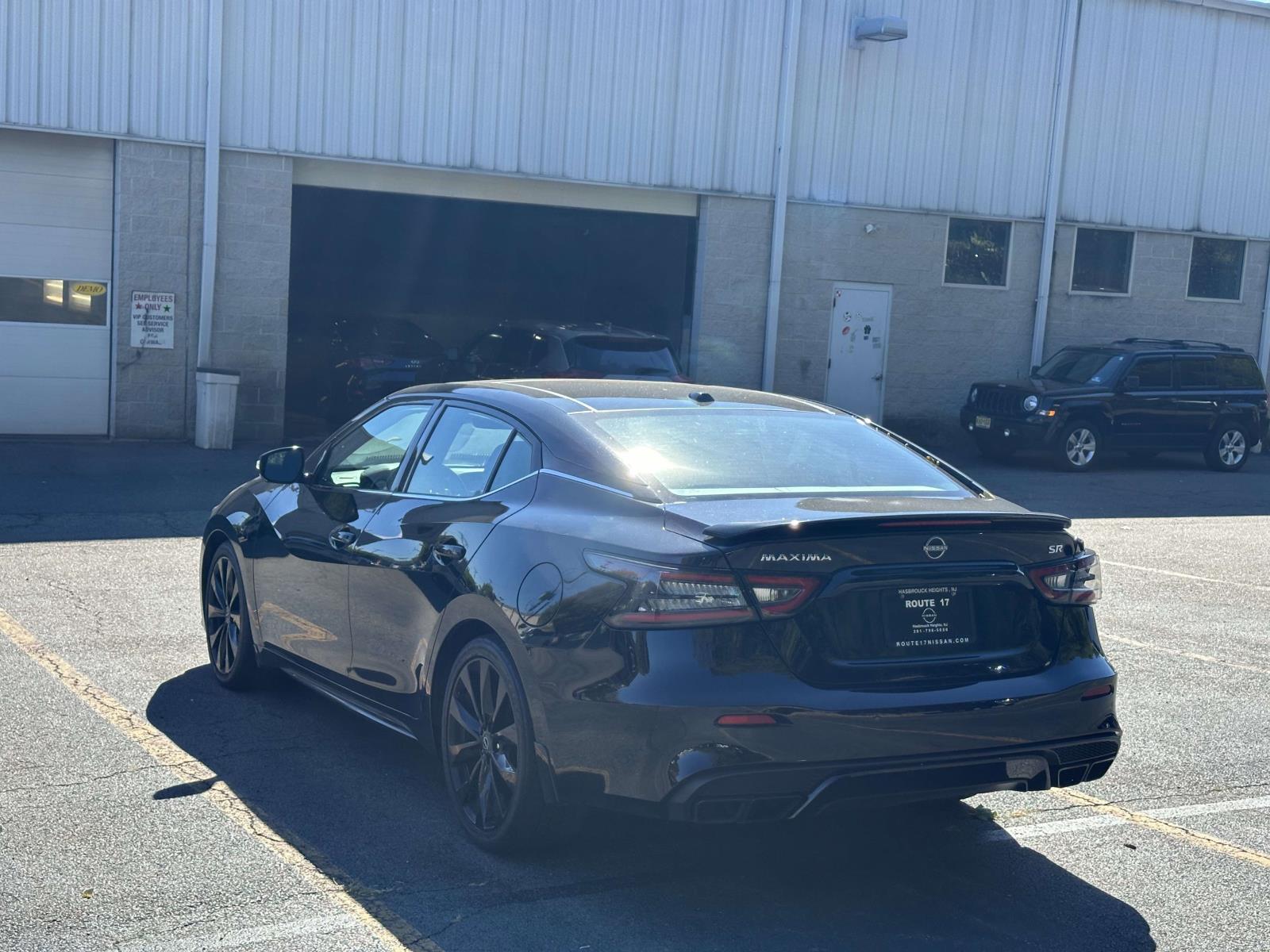 2023 Nissan Maxima SR photo 3