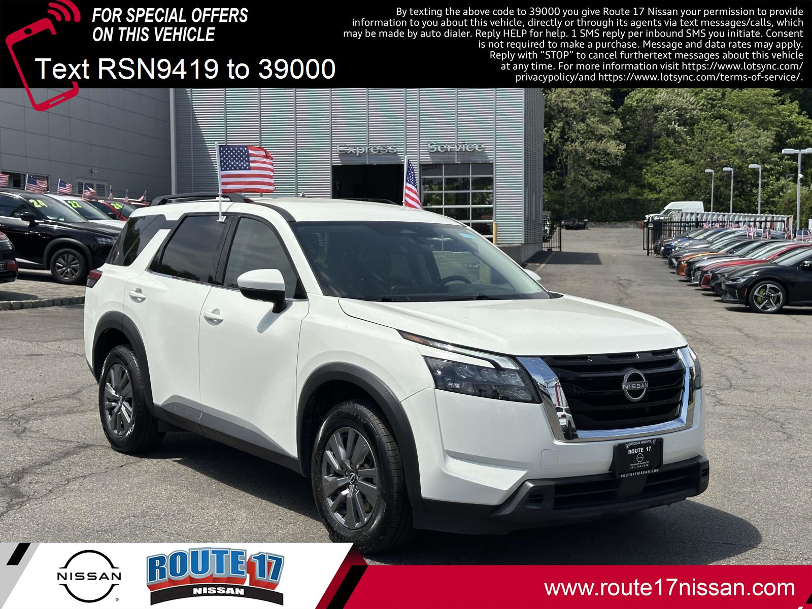 2025 Nissan Pathfinder SV 4WD's photo