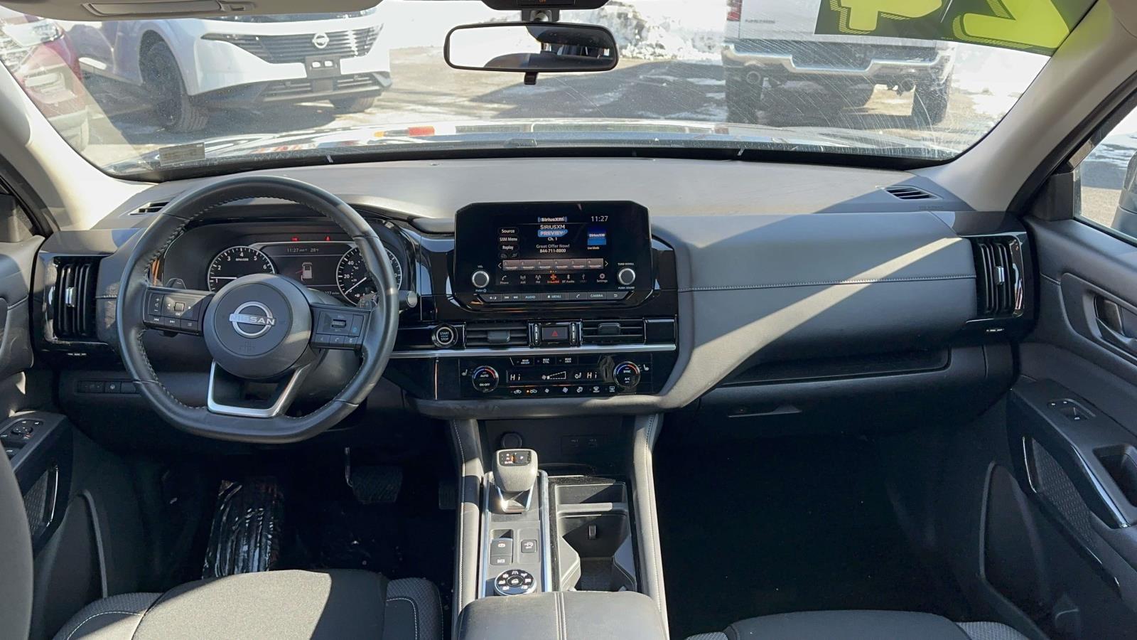 2024 Nissan Pathfinder SV - Photo 11