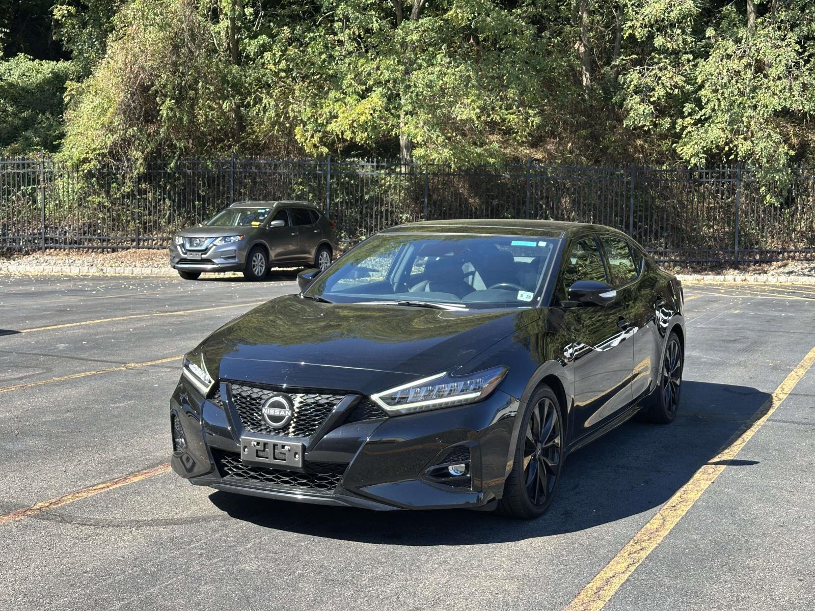 2023 Nissan Maxima SR photo 2