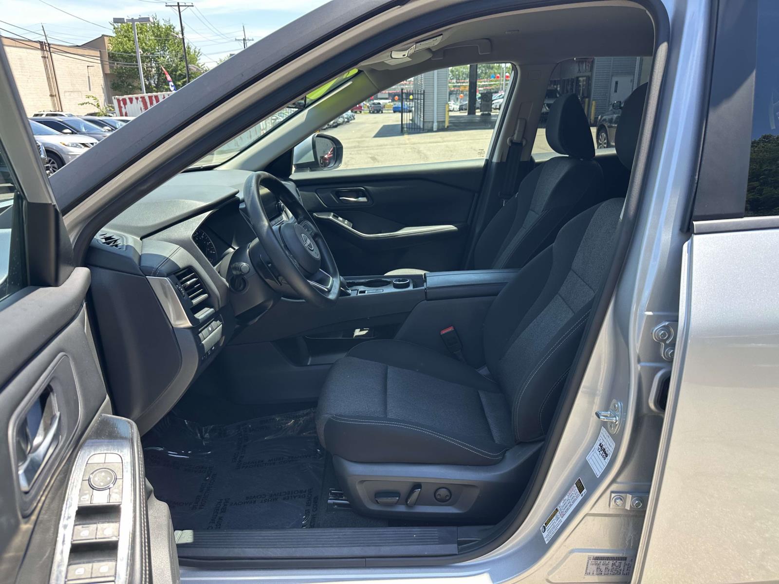 2024 Nissan Rogue SV - Photo 15