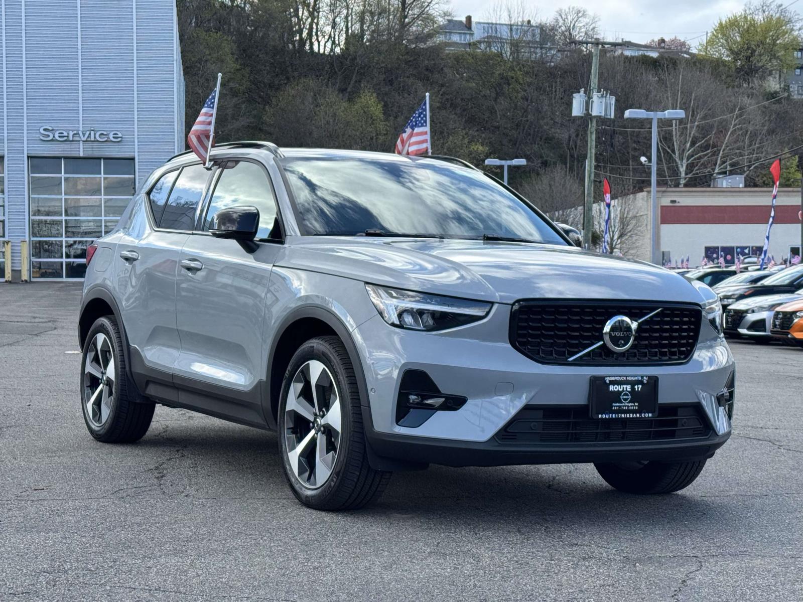 2025 Volvo XC40 B5 Plus Dark AWD's photo