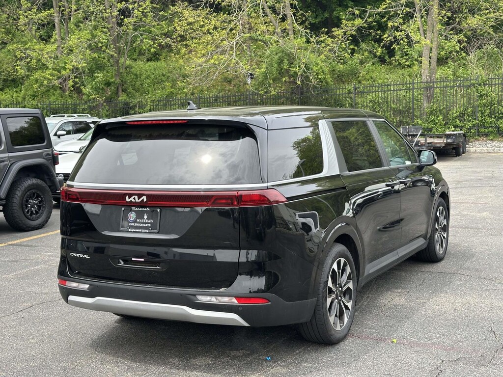 Used 2024 Kia Carnival EX MPV