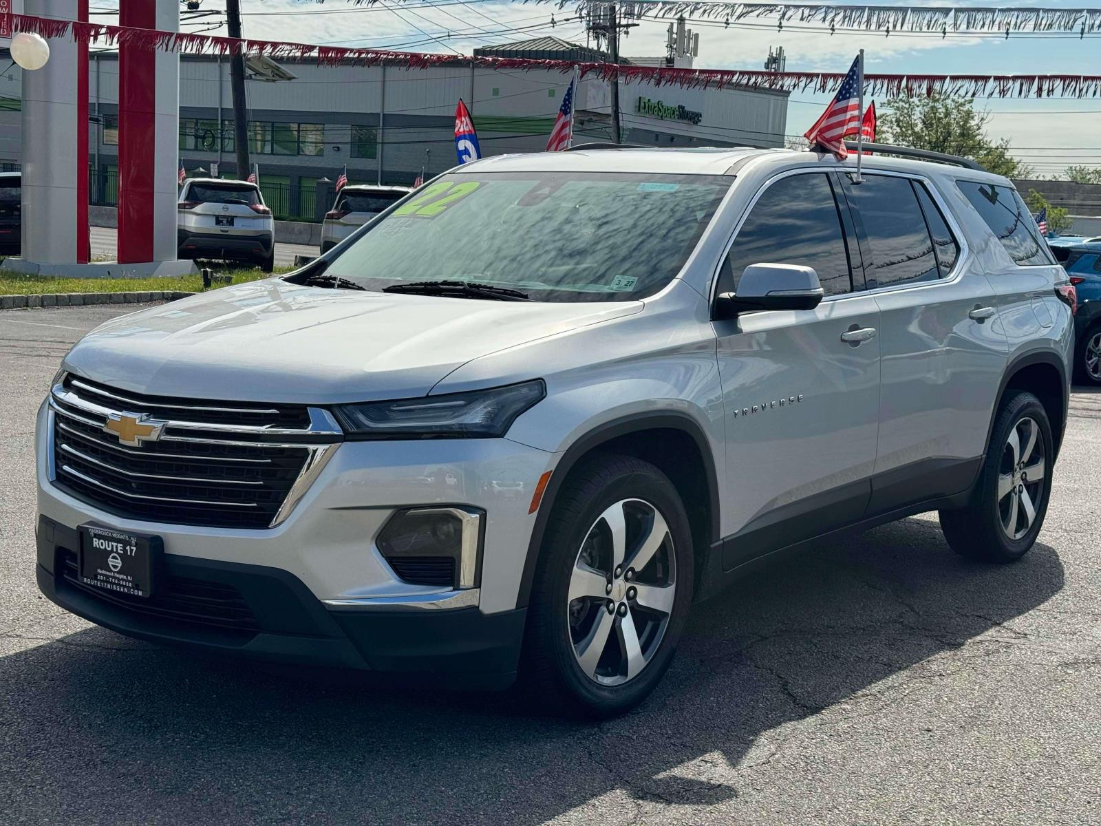 Used 2022 Chevrolet Traverse 3LT with VIN 1GNEVHKW5NJ144305 for sale in Hasbrouck Heights, NJ