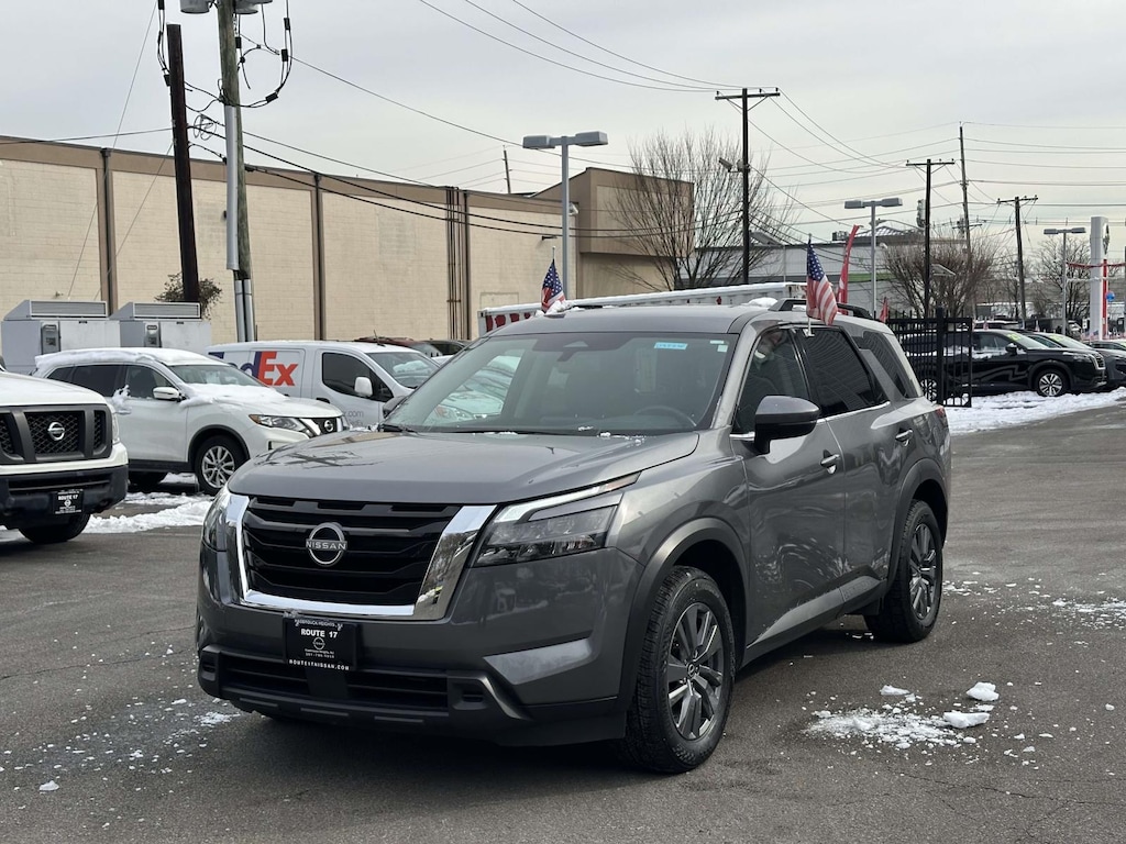 Used 2024 Nissan Pathfinder SV SUV