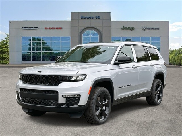 2025 Jeep Grand Cherokee Limited Sport photo 2