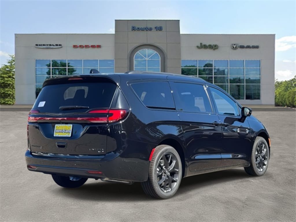New 2026 Chrysler Pacifica LIMITED AWD Passenger Van