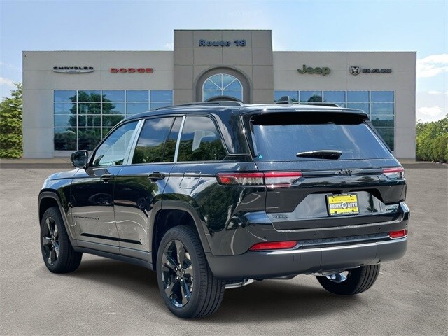 2025 Jeep Grand Cherokee Limited Sport photo 3