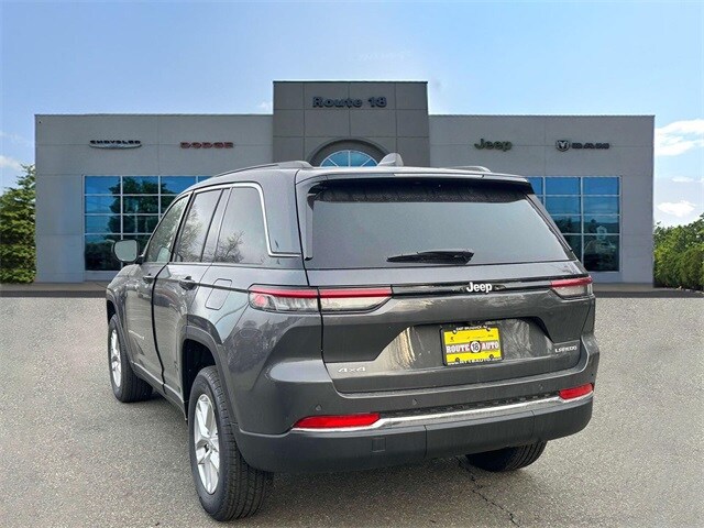2025 Jeep Grand Cherokee Laredo X photo 3