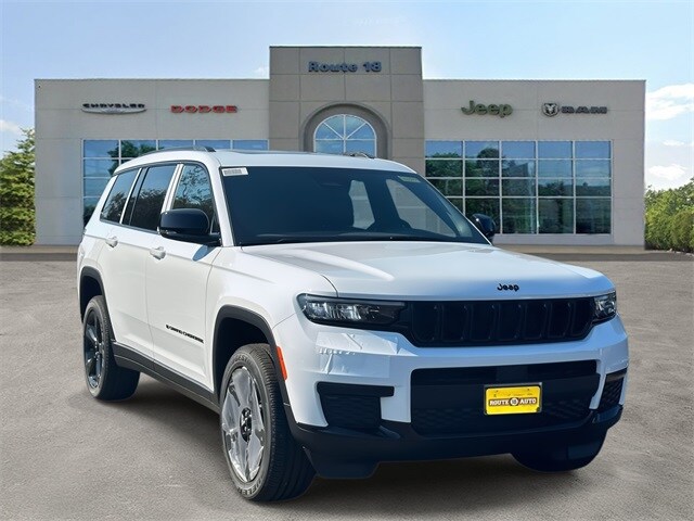 2025 Jeep Grand Cherokee Altitude photo 2