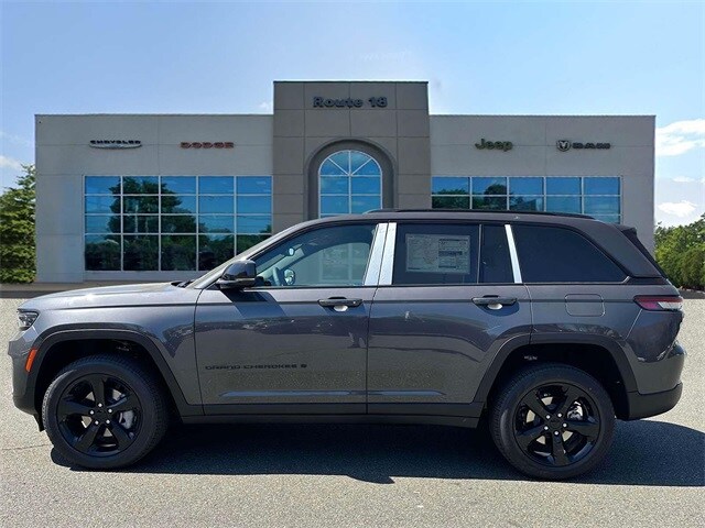 2024 Jeep Grand Cherokee Limited photo 4