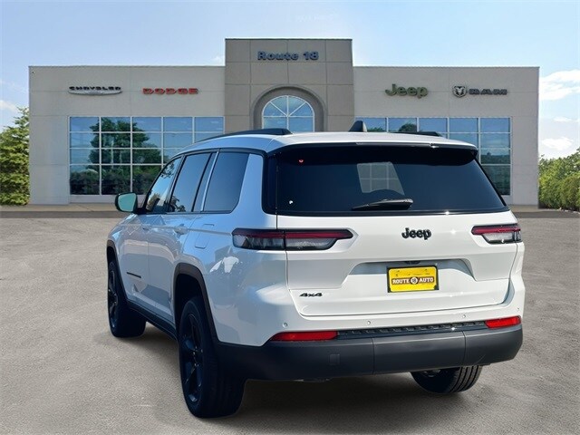 2025 Jeep Grand Cherokee Altitude photo 4