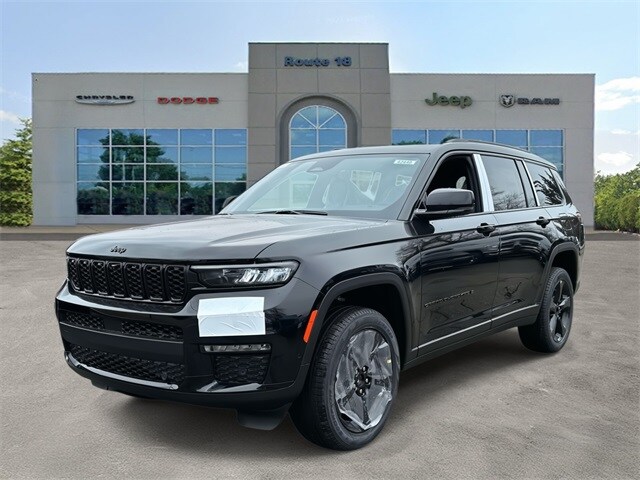 2025 Jeep Grand Cherokee Limited Sport photo 2