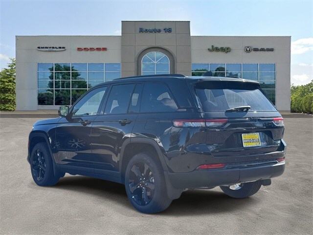 2025 Jeep Grand Cherokee Limited photo 4