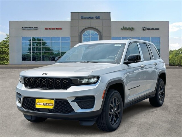 2025 Jeep Grand Cherokee Altitude photo 2