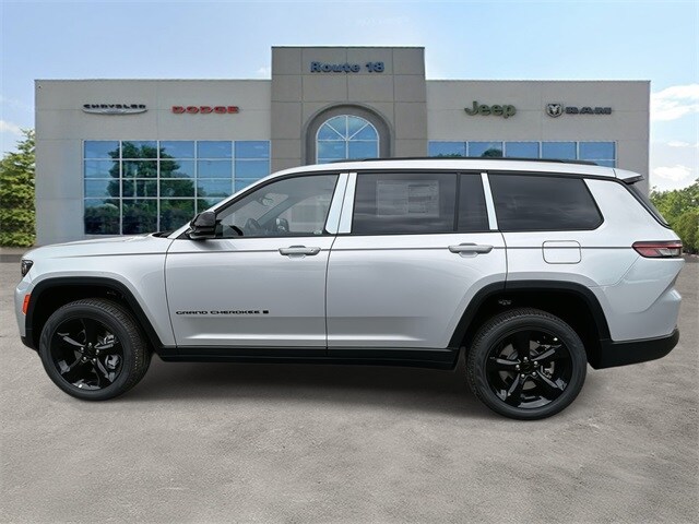 2025 Jeep Grand Cherokee Limited Sport photo 3