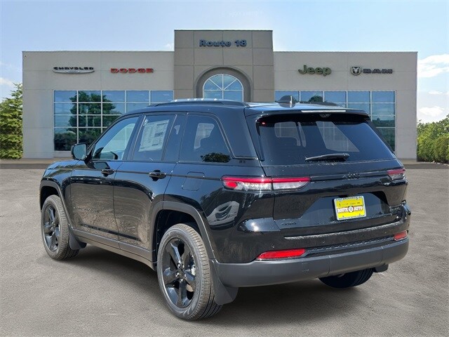 2025 Jeep Grand Cherokee Limited Sport photo 2