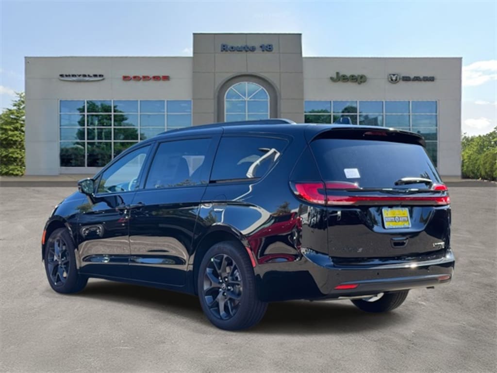 New 2026 Chrysler Pacifica LIMITED AWD Passenger Van
