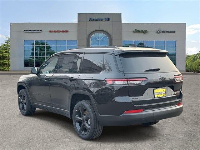 2025 Jeep Grand Cherokee Altitude photo 3