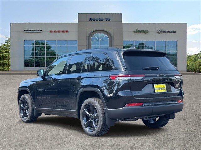 2025 Jeep Grand Cherokee Limited Sport photo 2