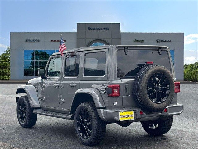 2022 Jeep Wrangler Unlimited Sahara High Altitude photo 3