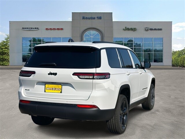 2025 Jeep Grand Cherokee Altitude photo 3