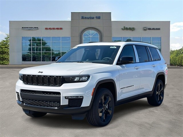 2025 Jeep Grand Cherokee Limited Sport photo 3