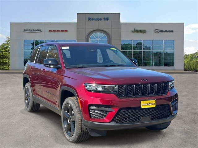 2025 Jeep Grand Cherokee Altitude photo 2
