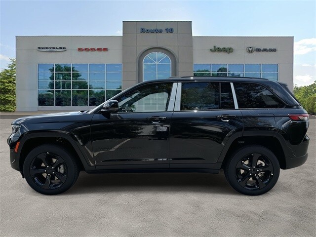 2025 Jeep Grand Cherokee Limited Sport photo 2