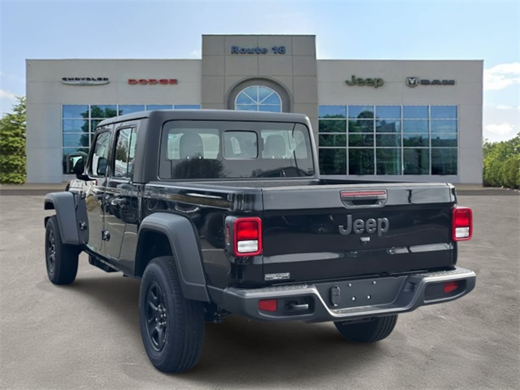 New 2026 Jeep Gladiator SPORT 4X4 Pickup