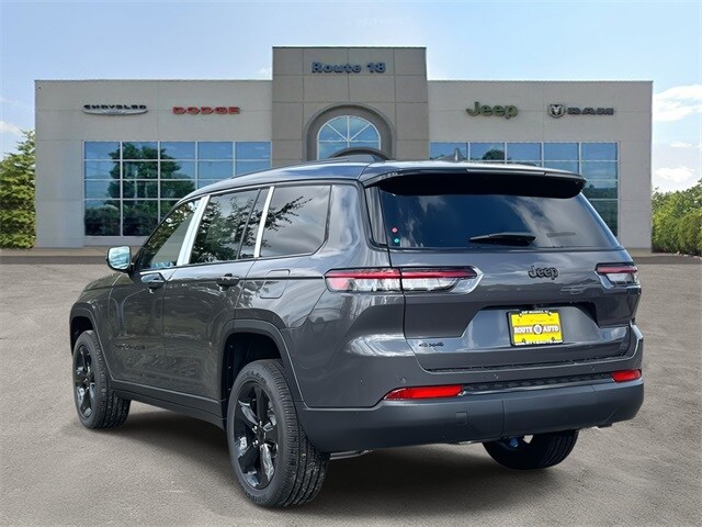 2025 Jeep Grand Cherokee Altitude photo 2