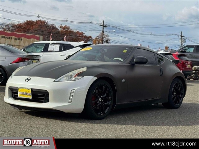 2013 Nissan 370Z Touring photo 2