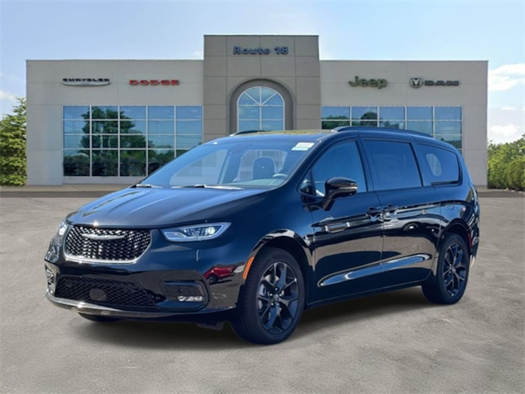 New 2026 Chrysler Pacifica LIMITED AWD Passenger Van