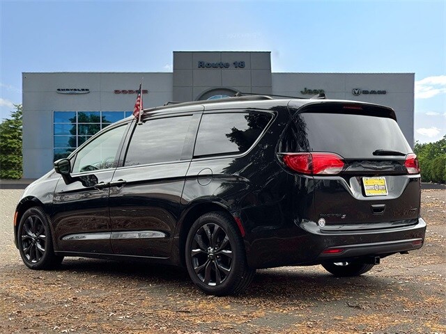 2020 Chrysler Pacifica Limited photo 3