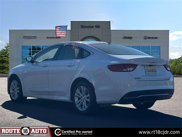 2016 Chrysler 200 Limited photo 3