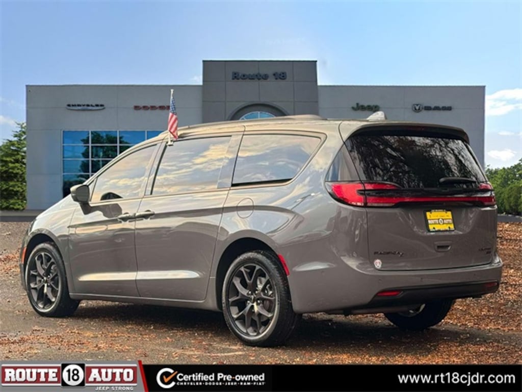 Used 2022 Chrysler Pacifica Limited Minivan/Van