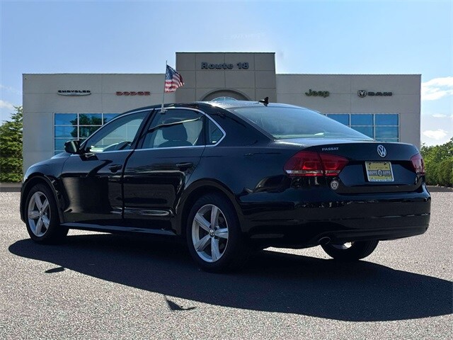 2013 Volkswagen Passat SE photo 2