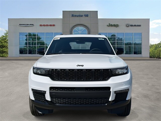 2025 Jeep Grand Cherokee Limited Sport photo 2