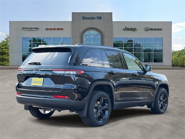 2025 Jeep Grand Cherokee Limited Sport photo 3