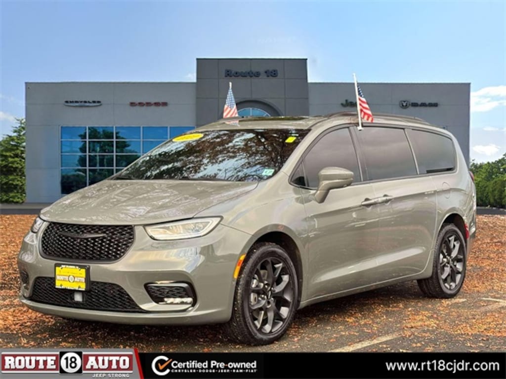 Used 2022 Chrysler Pacifica Limited Minivan/Van