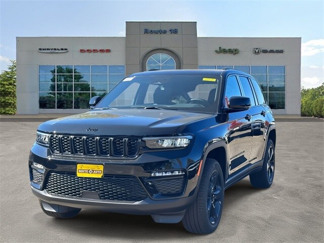 2025 Jeep Grand Cherokee Limited Sport photo 3